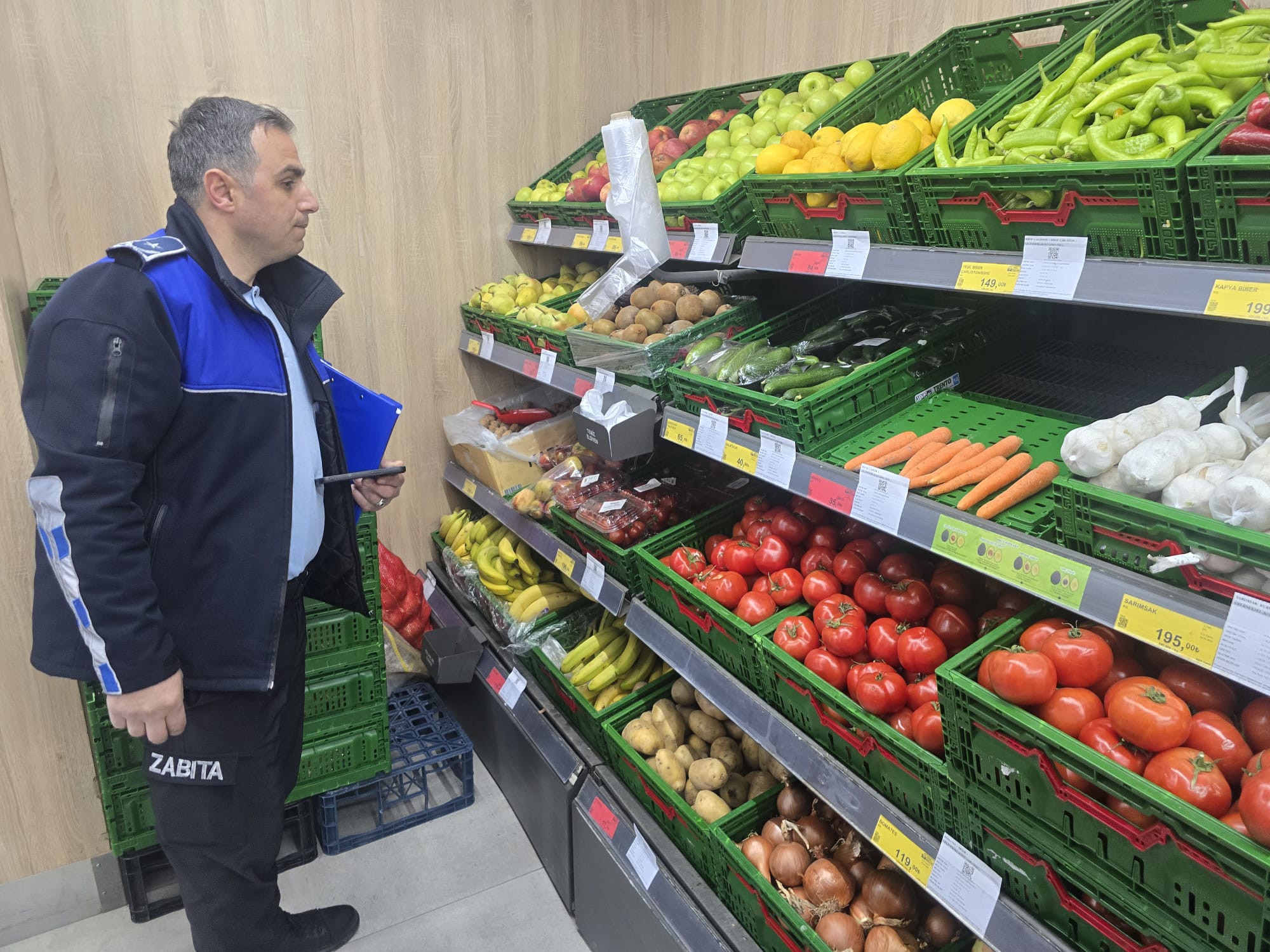 Posof Belediyesi zabıta ekipleri, Belediye Başkanı Erdem Demirci’nin talimatıyla ilçe genelindeki marketlerde gıda denetimi gerçekleştirdi.